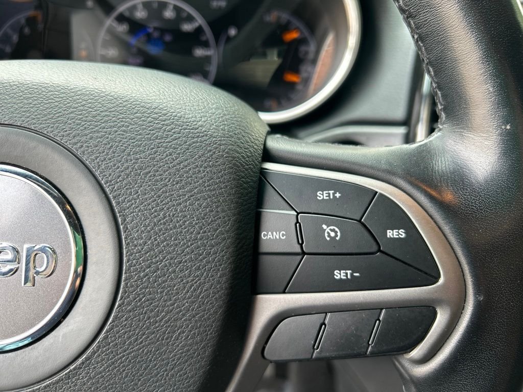 Used 2022 White Jeep Limited image 22