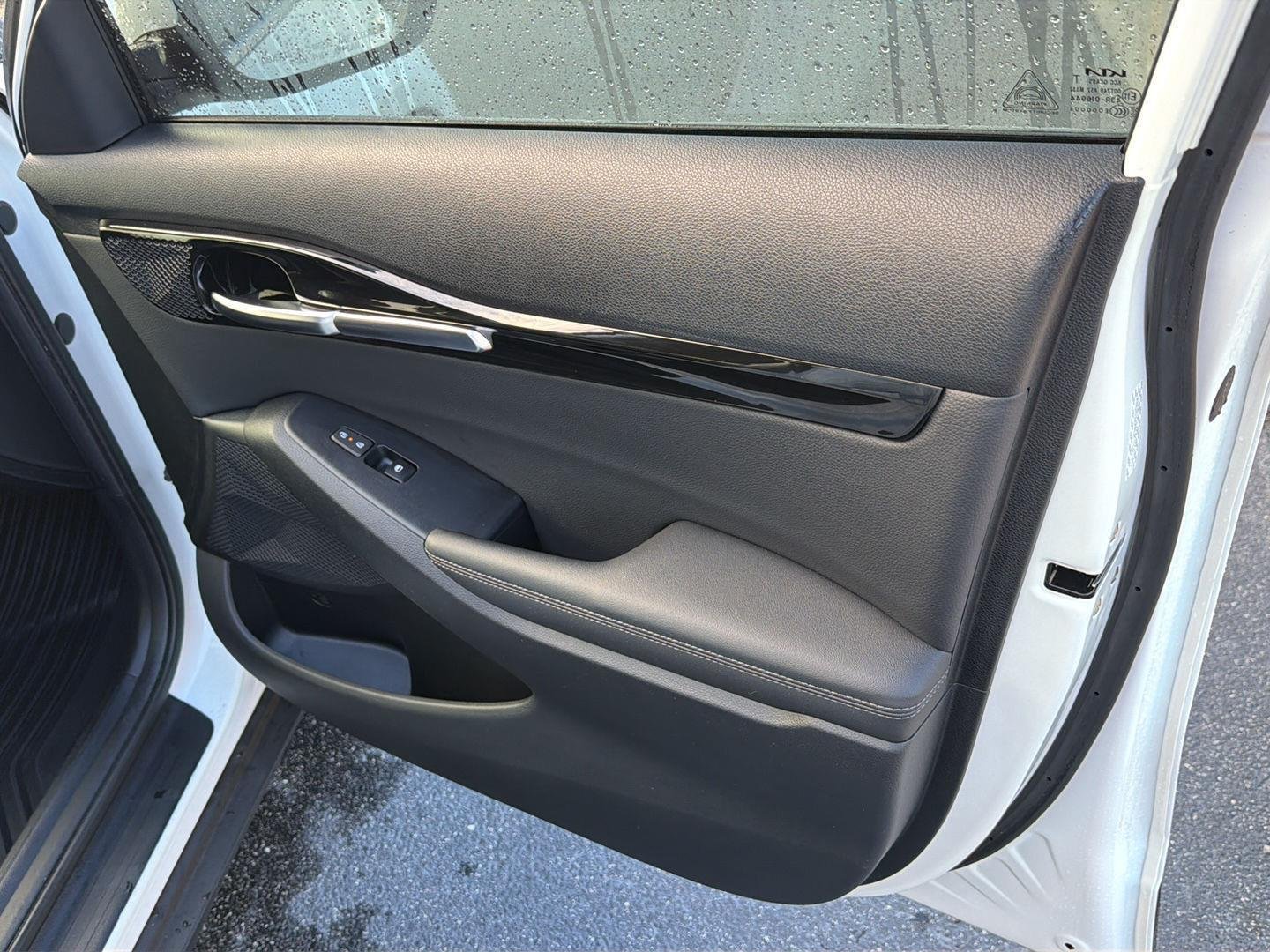 Used 2024 Snow White Pearl Kia S image 14