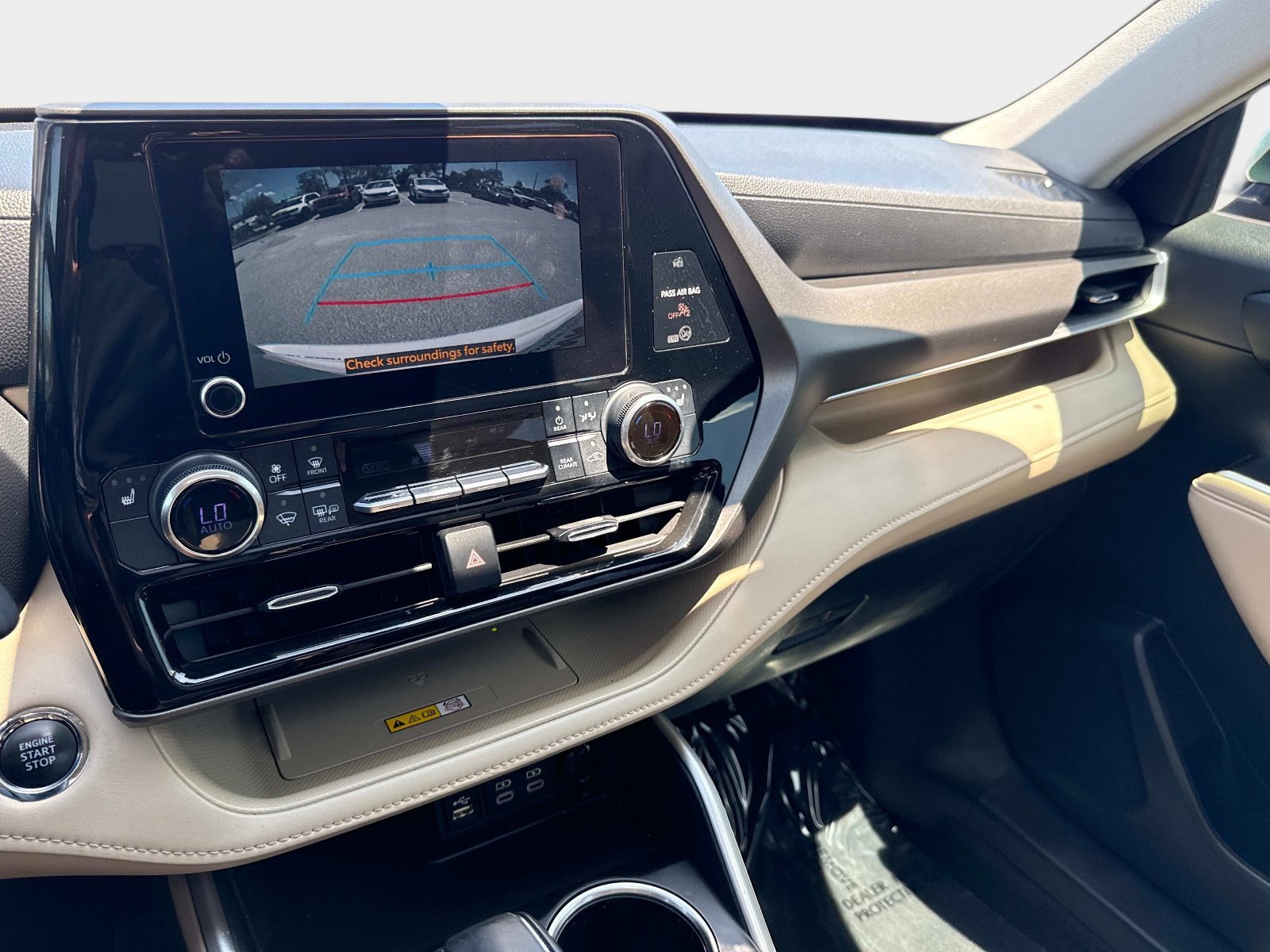 Used 2023 Wind Chill Pearl Toyota XLE image 25