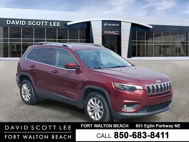 Used 2019 Red Jeep Latitude image 1