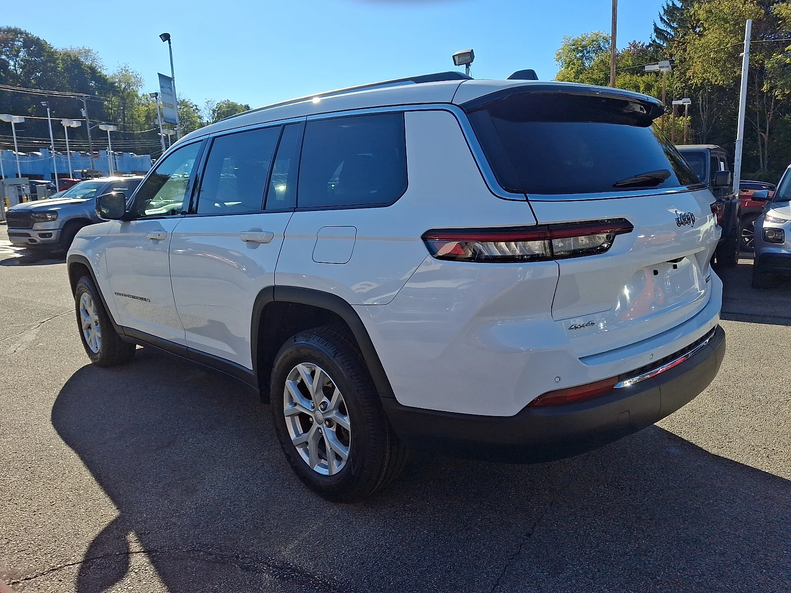 Used 2023 White Jeep Limited image 7