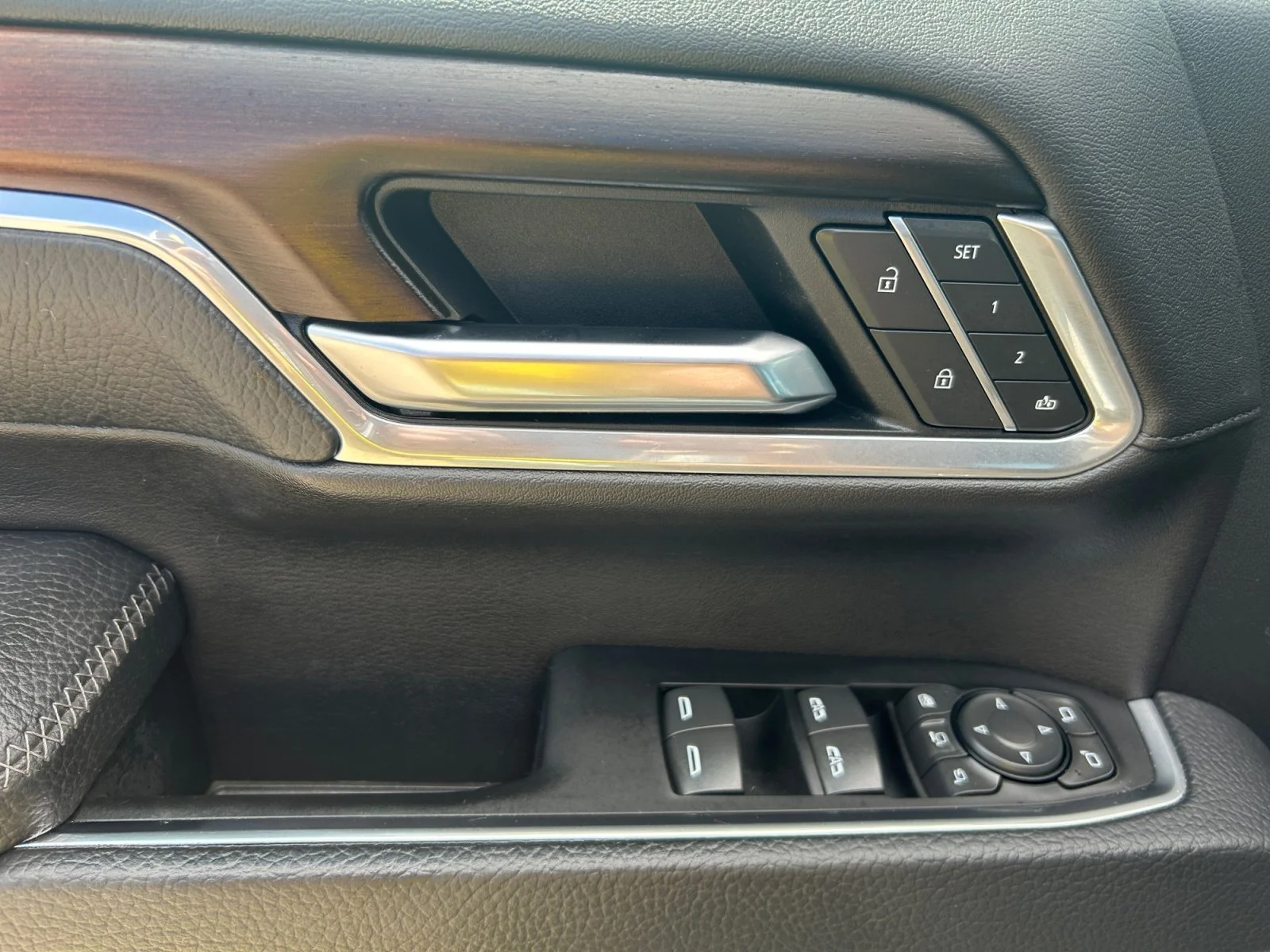Used 2025 Gray GMC Denali Crew 6.6L DIESEL Leather Sunroof Nav 5th Wheel Prep Package image 17