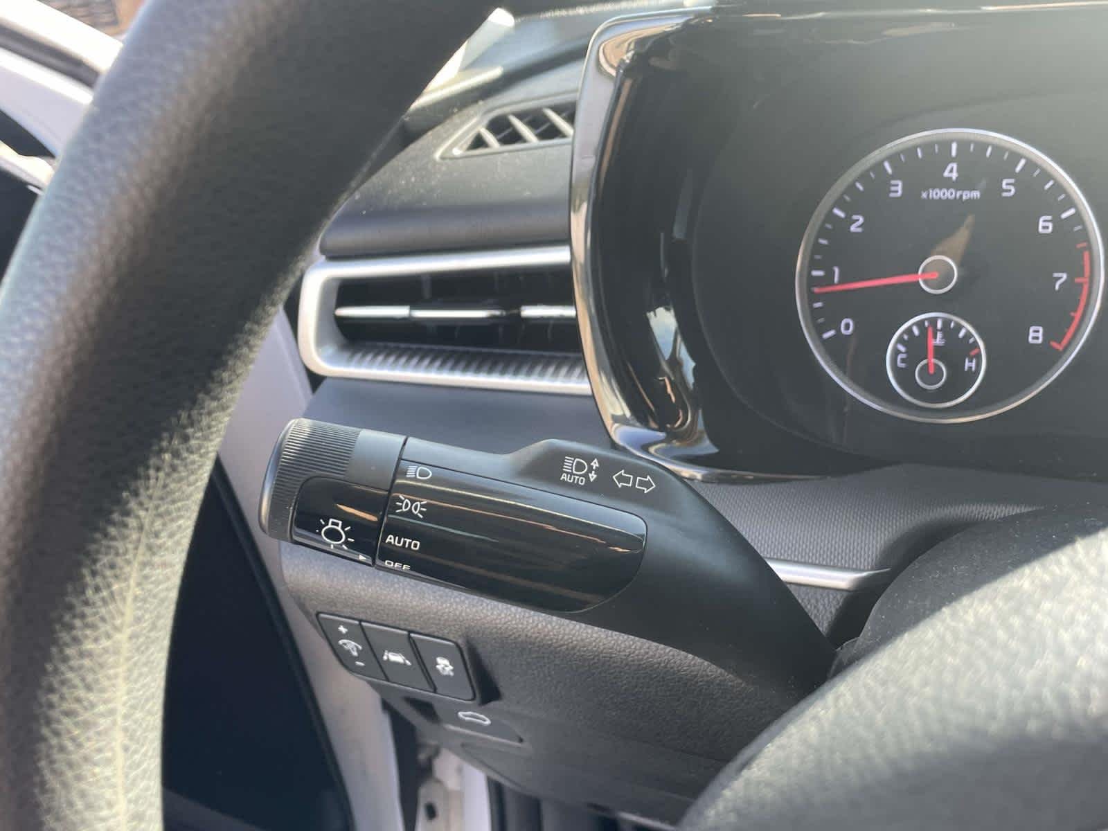 Used 2021 Glacial White Pearl Kia LXS image 34