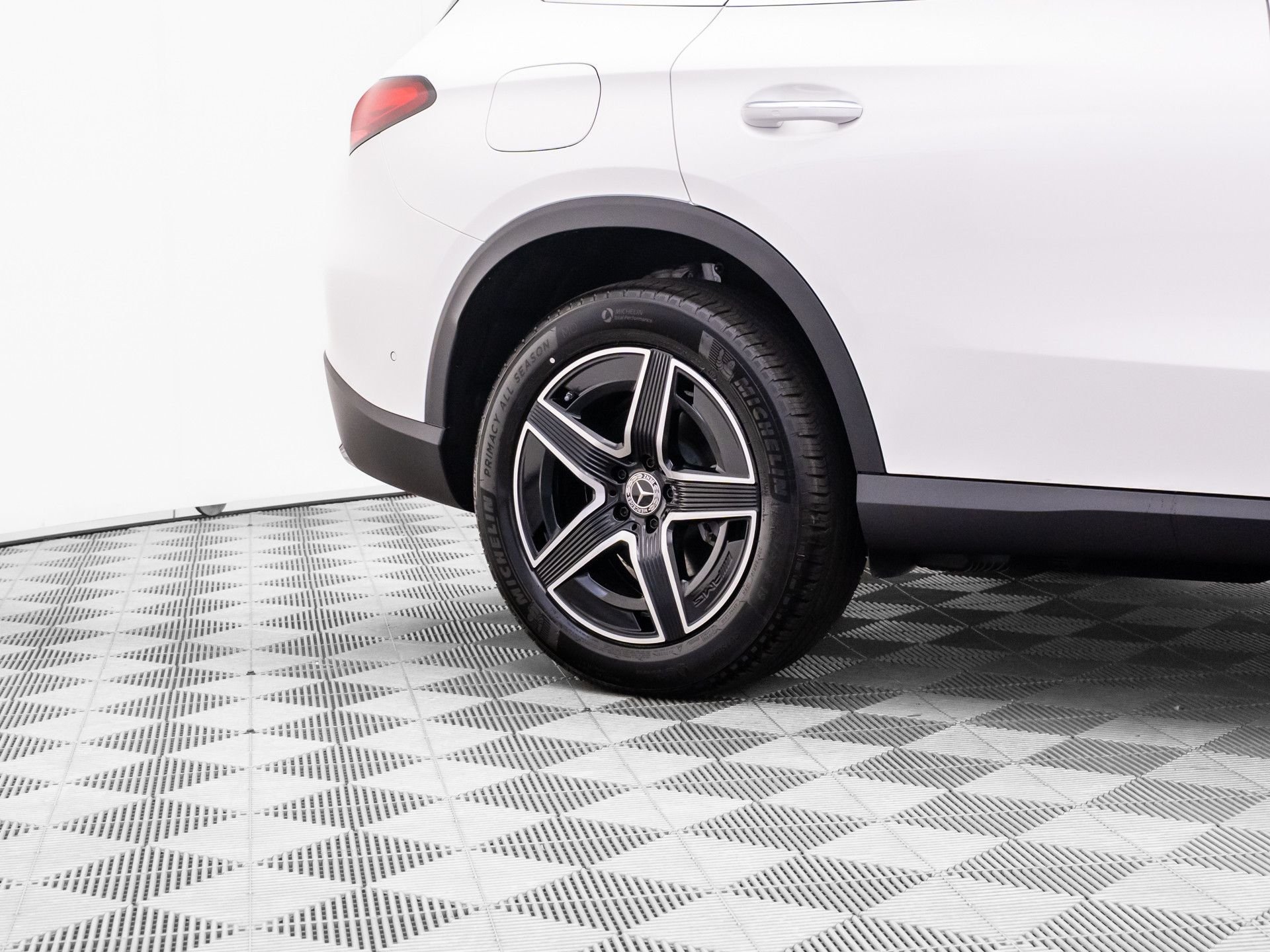 New 2026 White Mercedes-Benz GLC 300 image 36