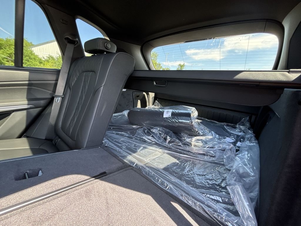 New 2026 Black Sapphire Metallic BMW xDrive50e image 26