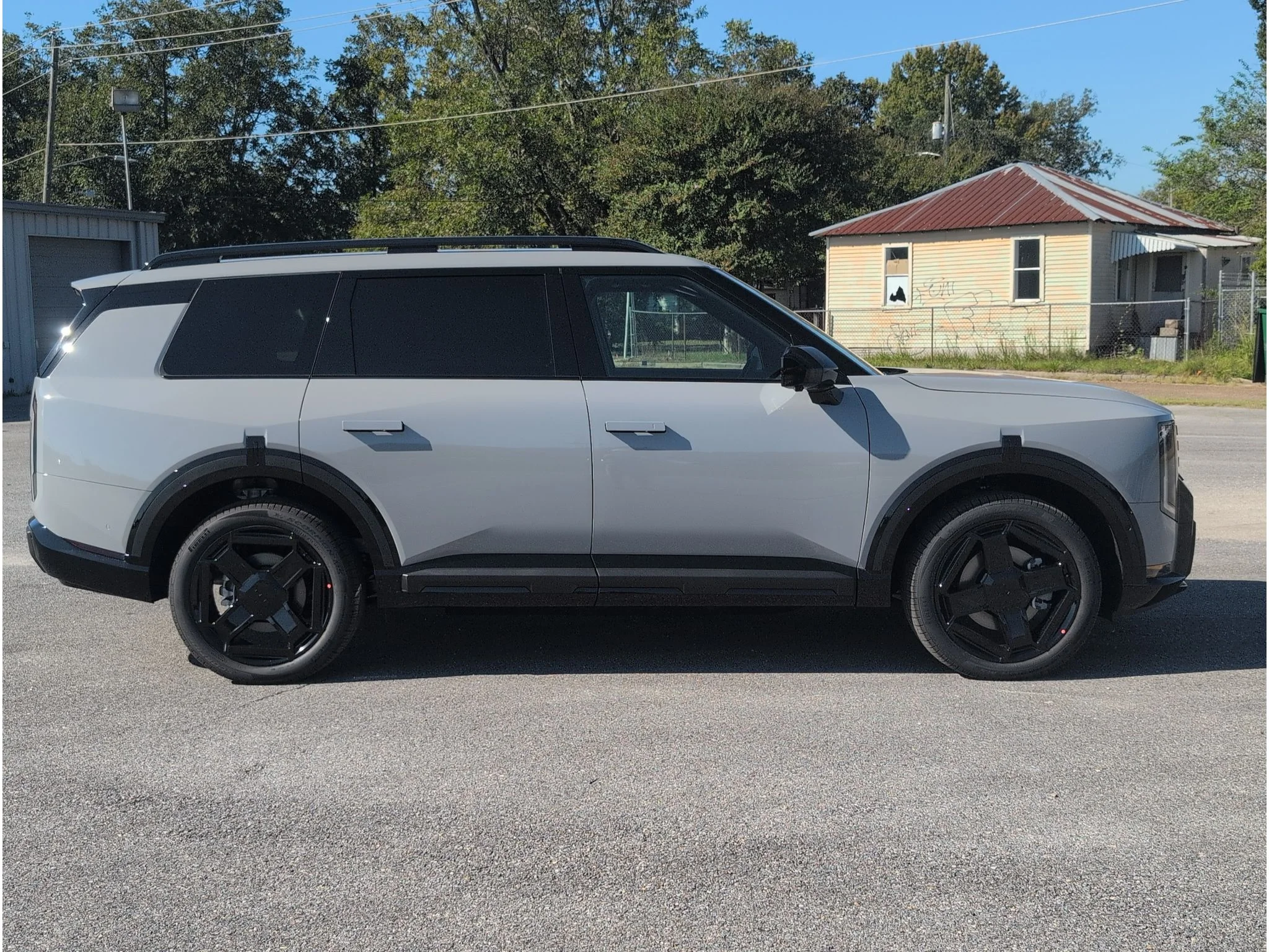 New 2027 Wolf Gray Kia X-LINE SX image 6