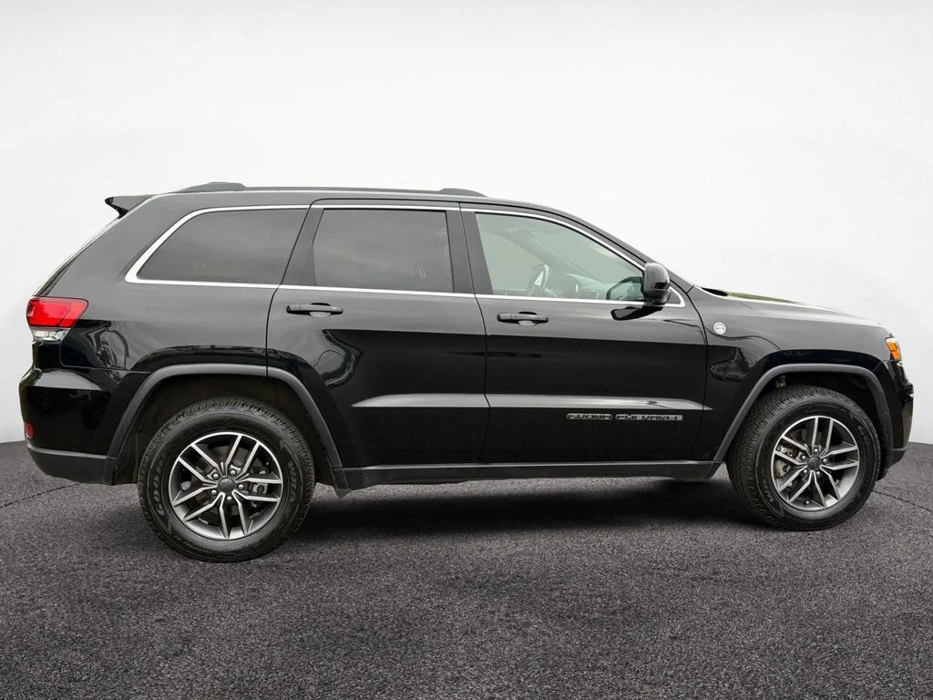 Used 2020 Black Jeep Laredo image 6