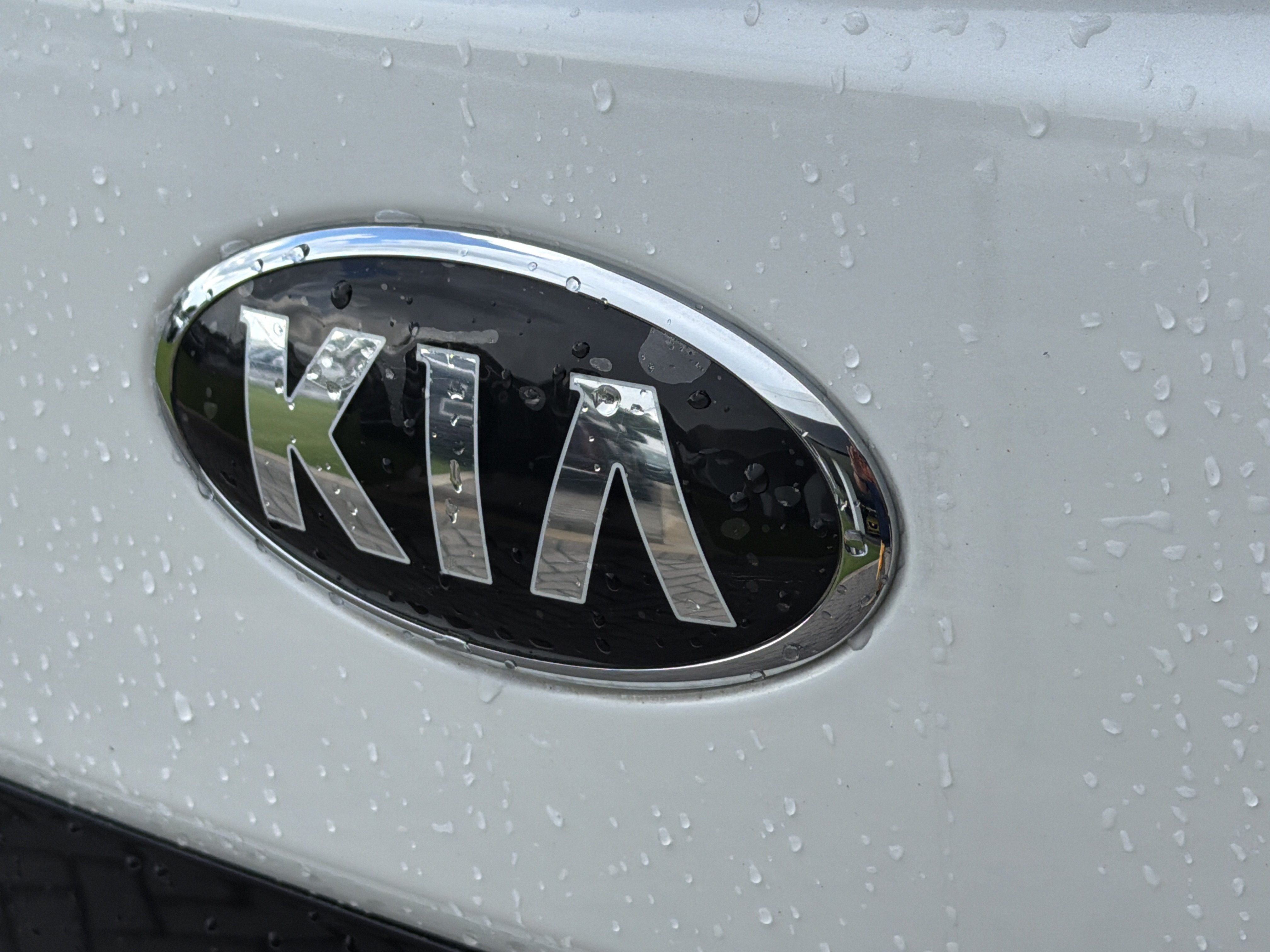 Used 2021 Snow White Pearl Kia Turbo image 10
