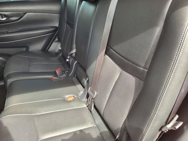 Used 2020 Orange Nissan SL image 15