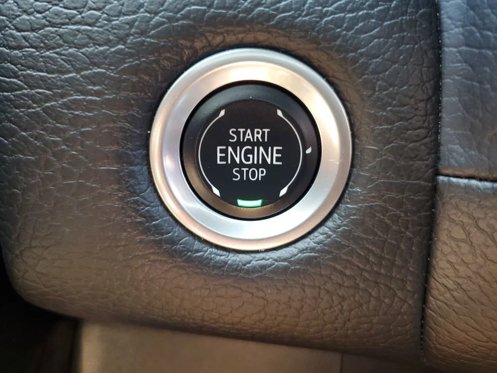 Used 2024 Onyx Black GMC Denali image 27