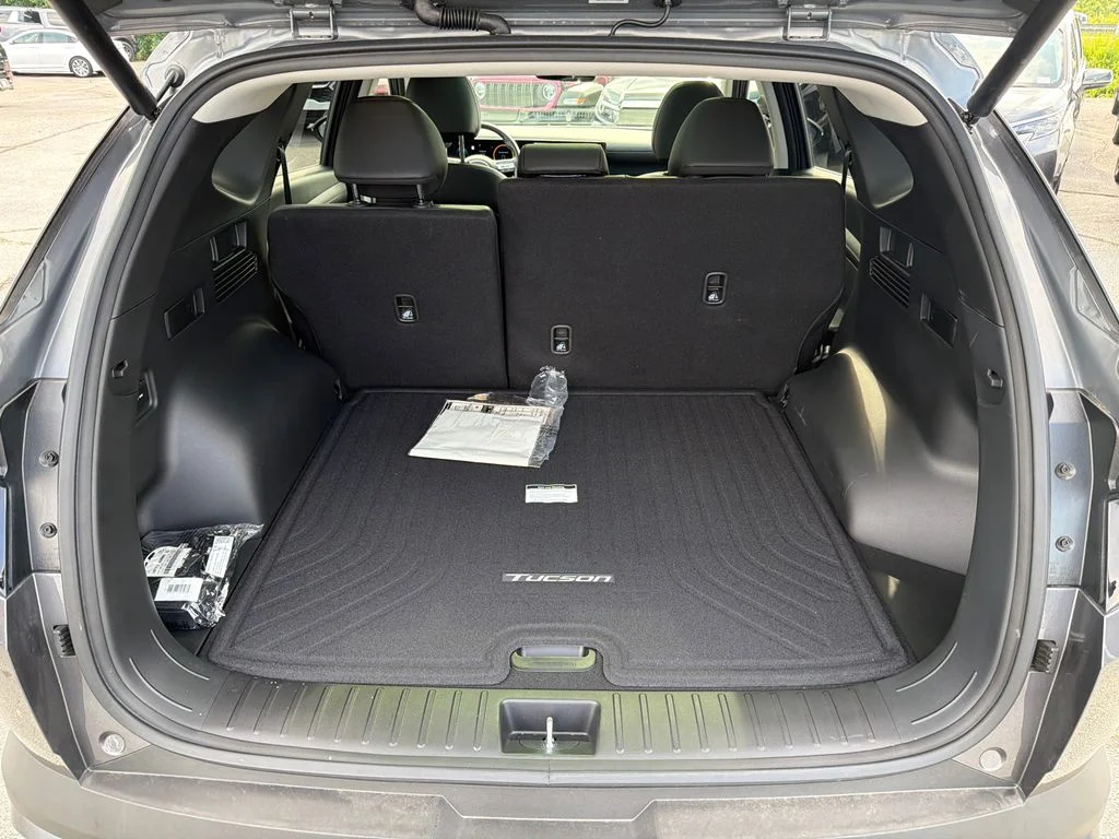 Used 2025 Gray Hyundai SEL Convenience image 18