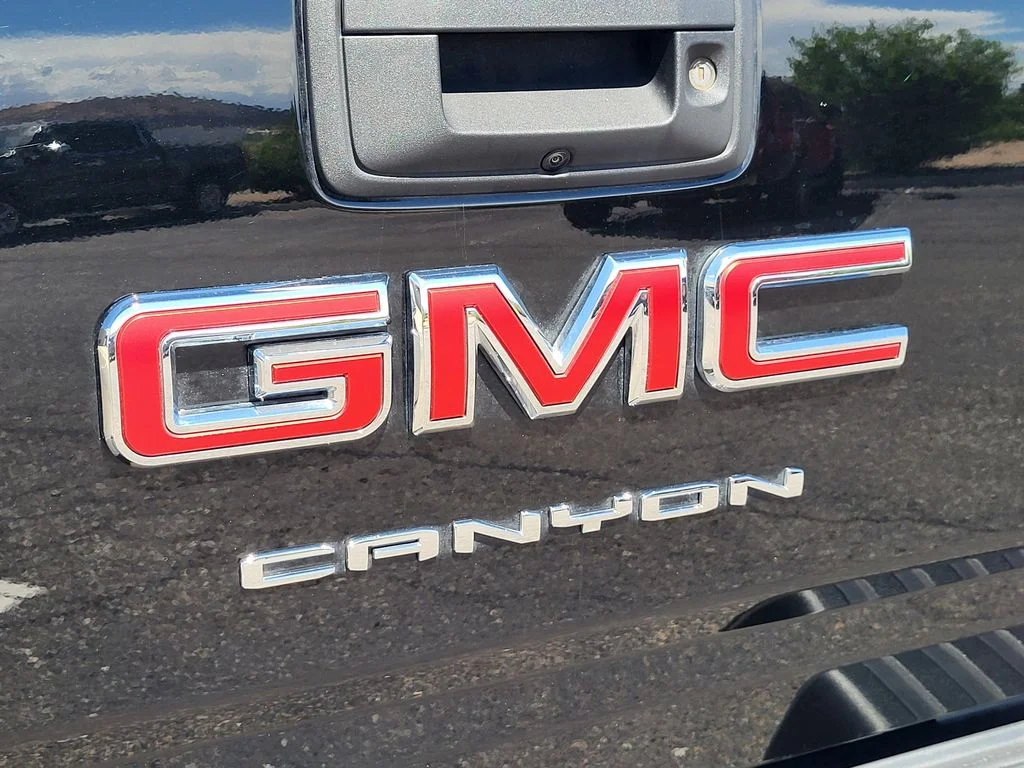 Used 2022 Onyx Black GMC AT4 - Leather image 8