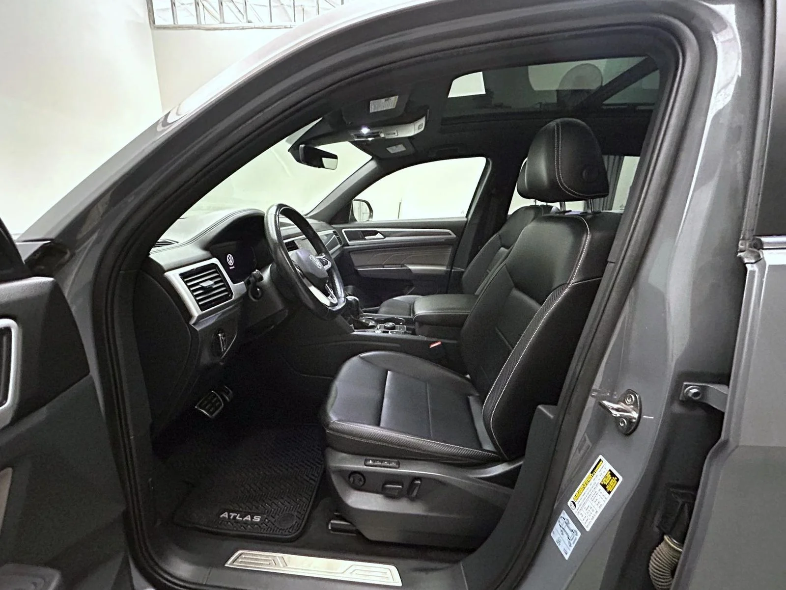 Used 2022 Gray Volkswagen 3.6L V6 SEL R-Line image 10