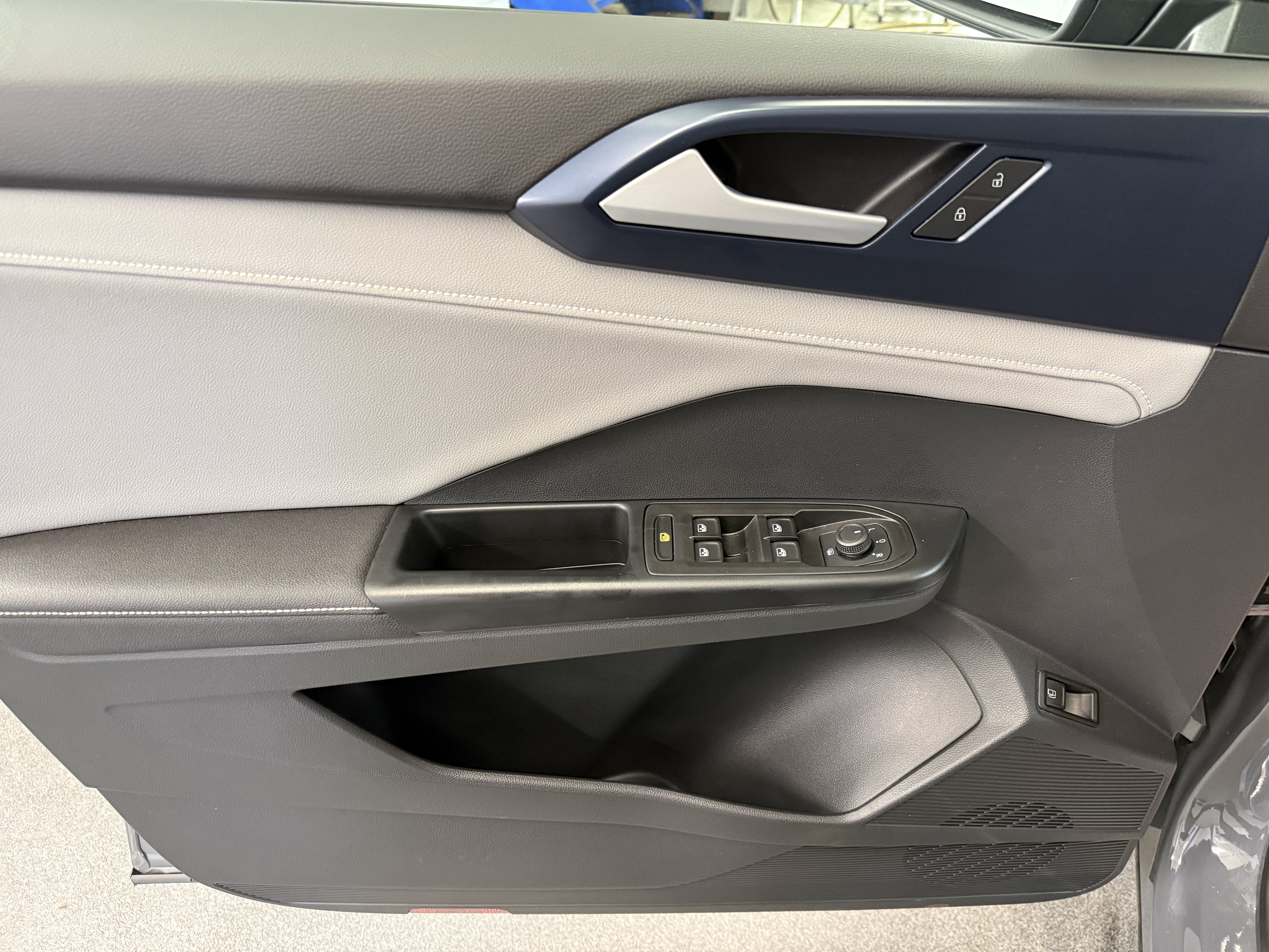 Used 2024 Pure Gray Volkswagen SE image 12
