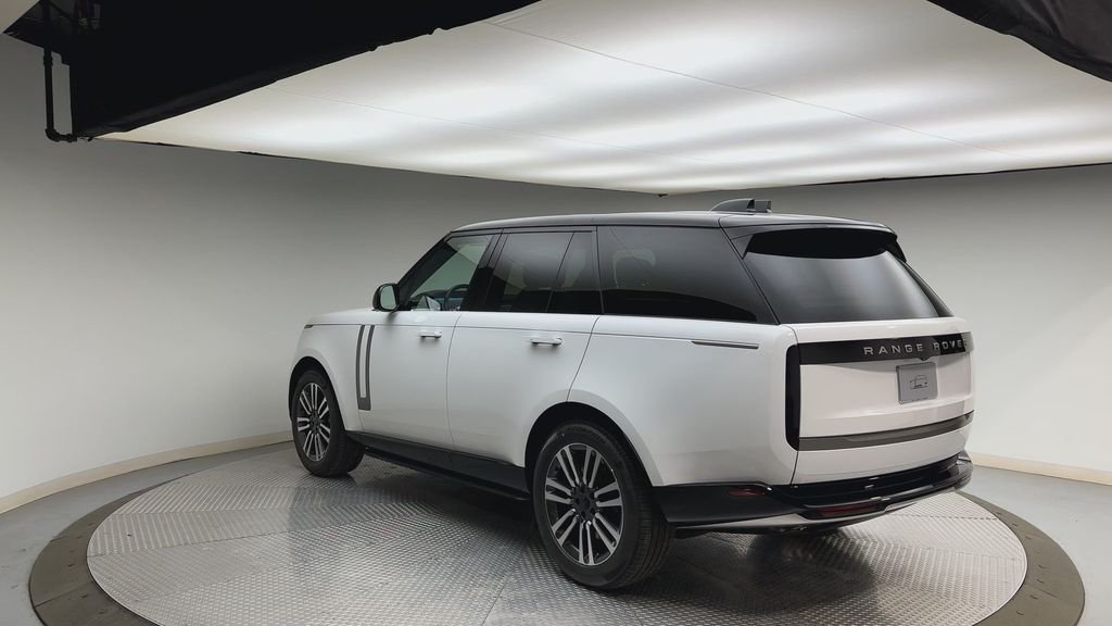 New 2026 Fuji White Land Rover SE image 4