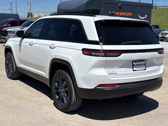 New 2026 Bright White Clear-Coat Exterior Paint Jeep  image 8