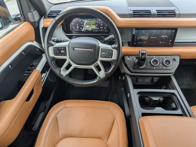 Used 2024 White Land Rover SE image 16