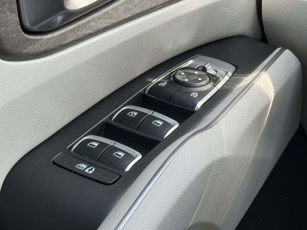 Used 2023 Silver Kia X-Line S image 27