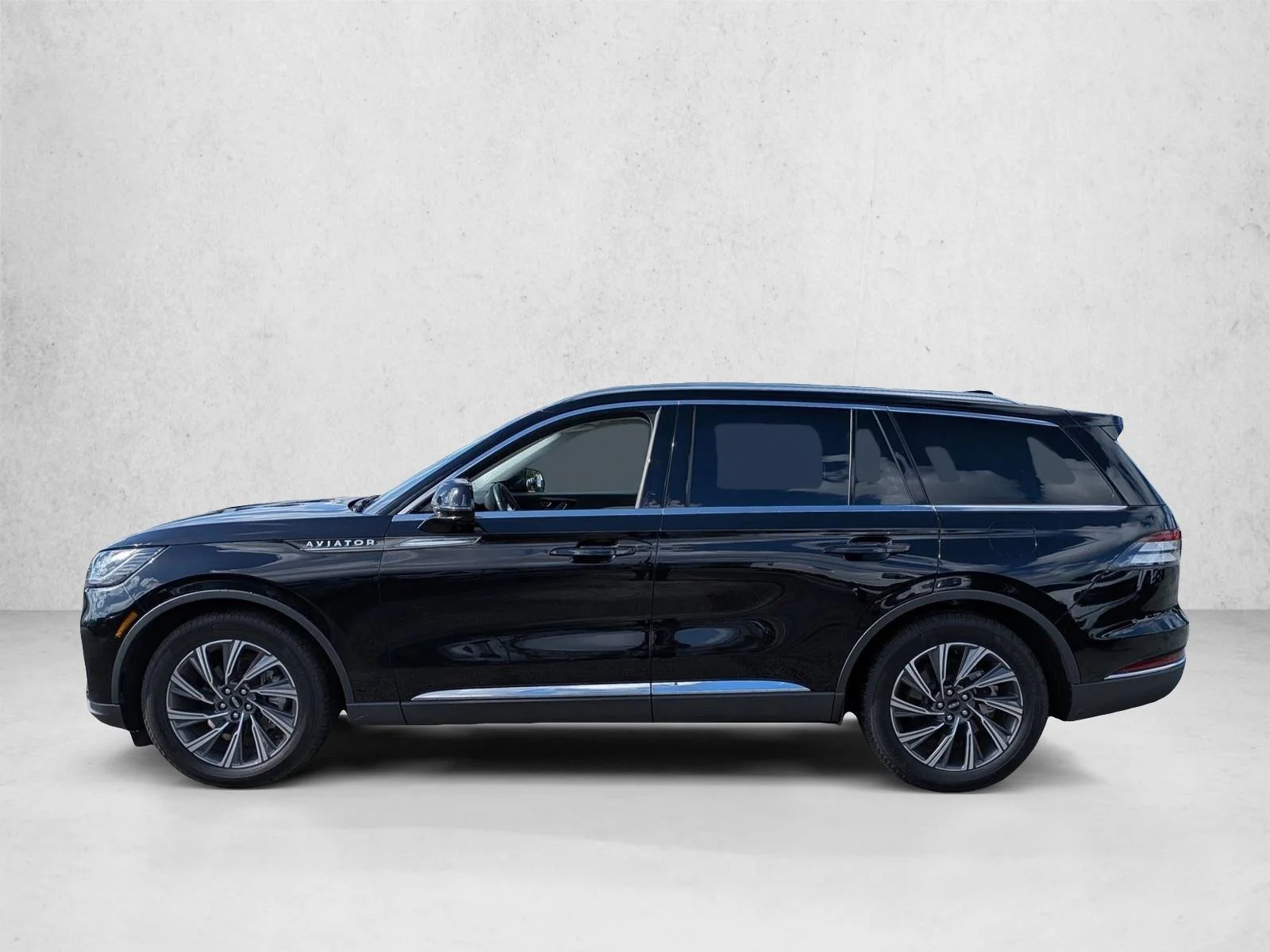 Used 2025 Infinite Black Metallic Clearcoat Lincoln Premiere image 8