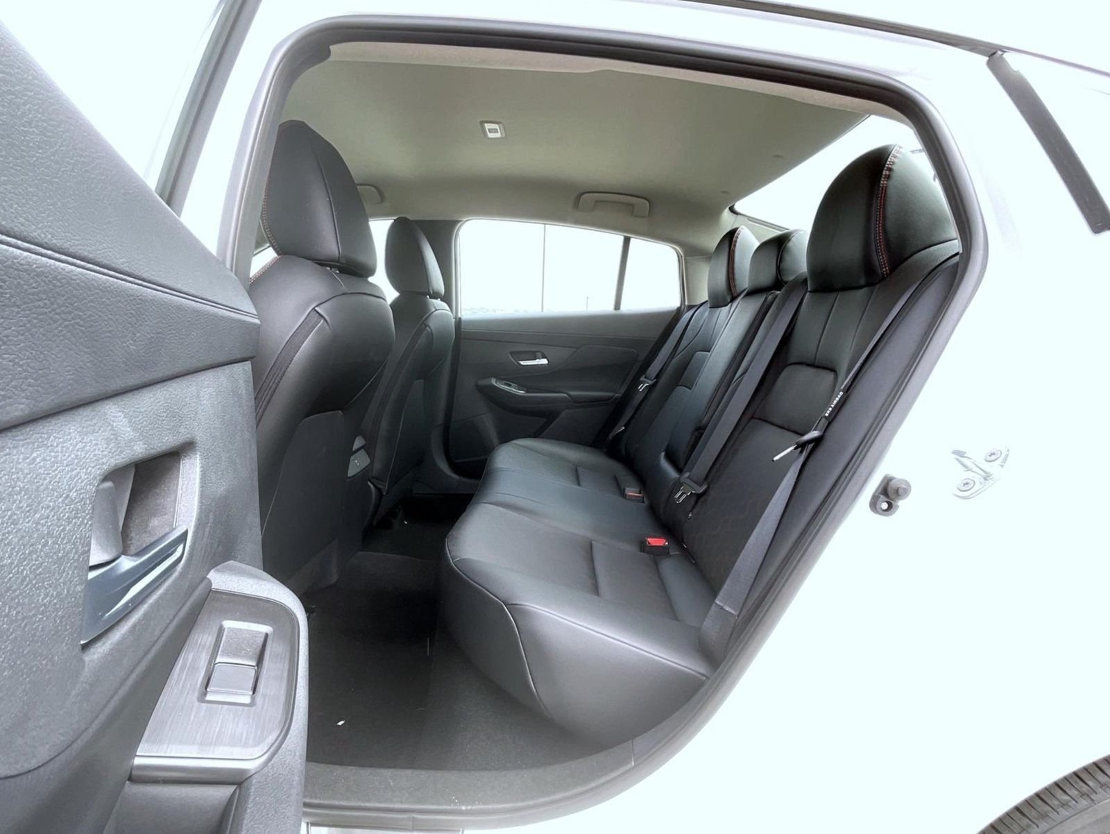 New 2026 Aspen White TriCoat / Super Black Two-tone Nissan SR image 20