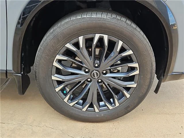 Used 2025 Gun Metallic Nissan Platinum Front-Wheel Drive image 4