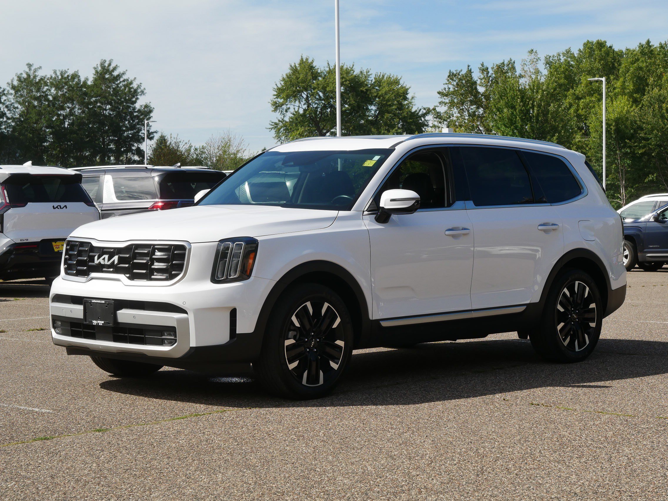 Certified Used 2024 Glacial White Pearl Kia SX image 3