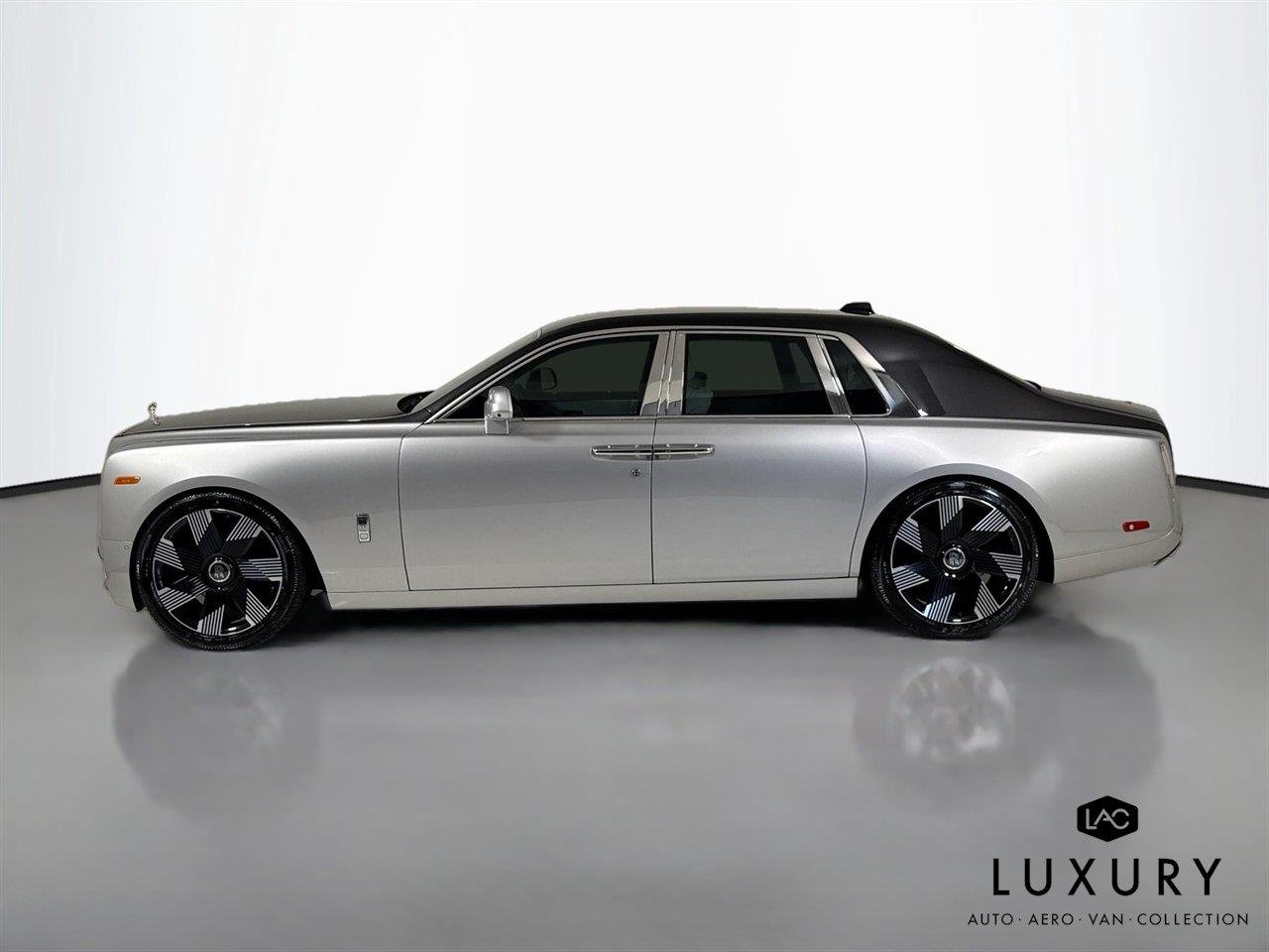 Used 2023 Jubilee Silver Rolls-Royce  image 8