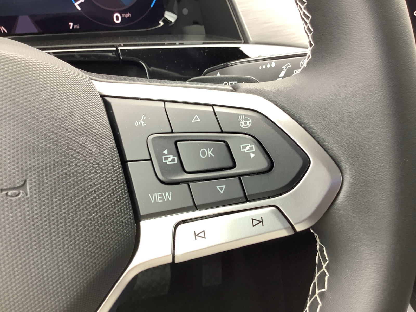 New 2026 Pure Gray Volkswagen 2.0T SE w/Technology image 25