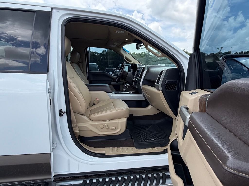 Used 2020  Ford Lariat image 9