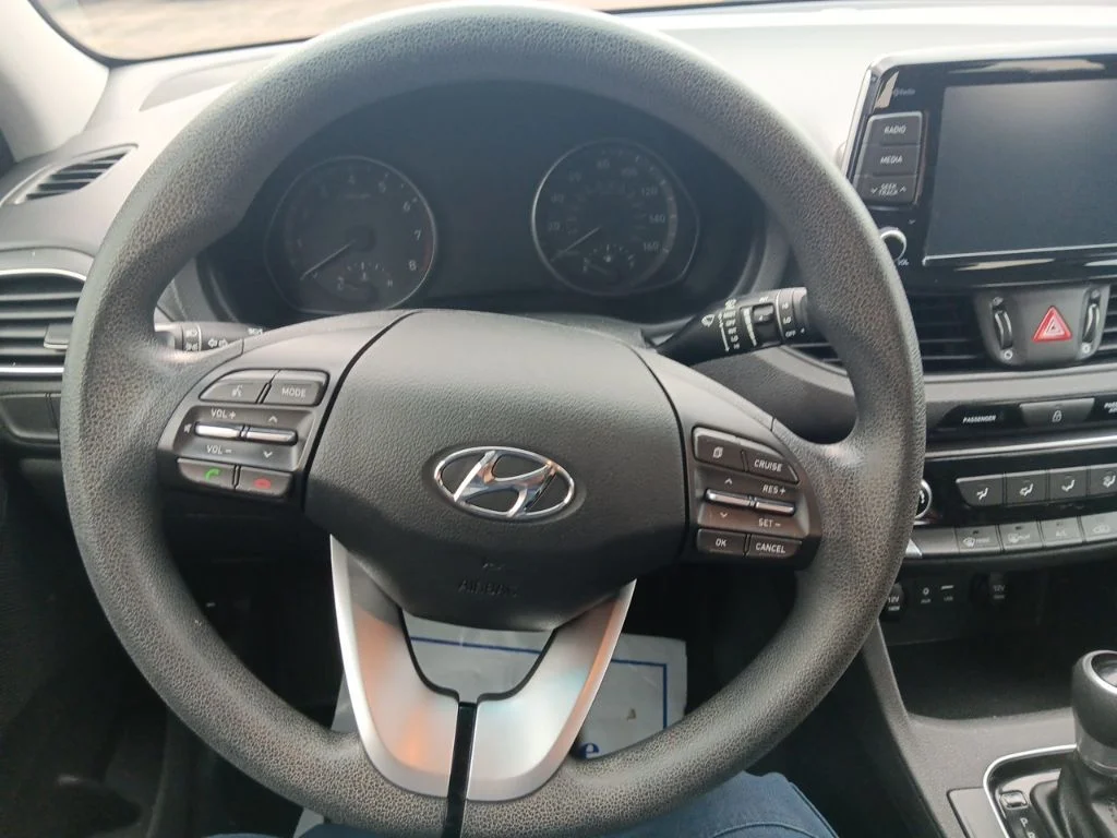 Used 2018 Electric Blue Metallic Hyundai Base image 15