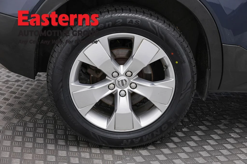 Used 2021 Gray Volvo Momentum image 31