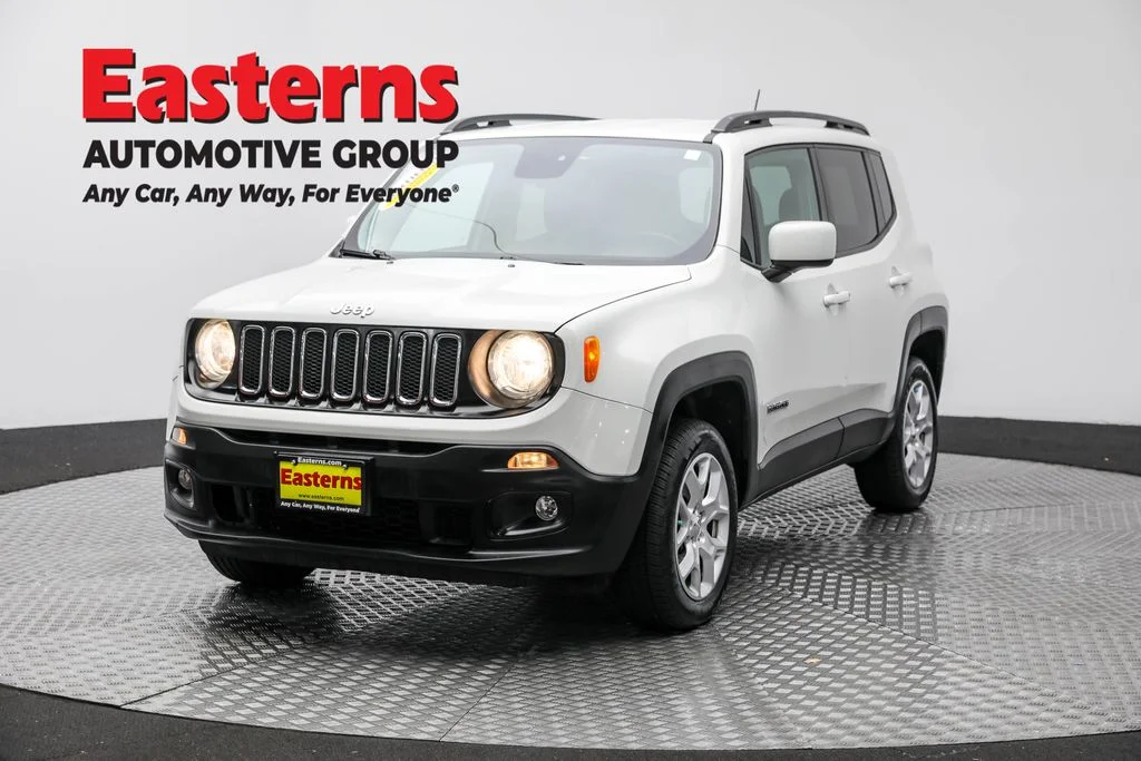 Used 2017 White Jeep Latitude image 1