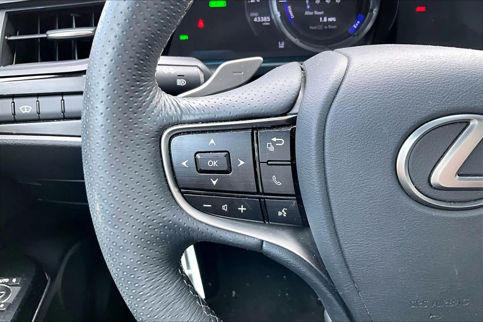 Used 2023 Iridium Lexus F SPORT Handling image 22