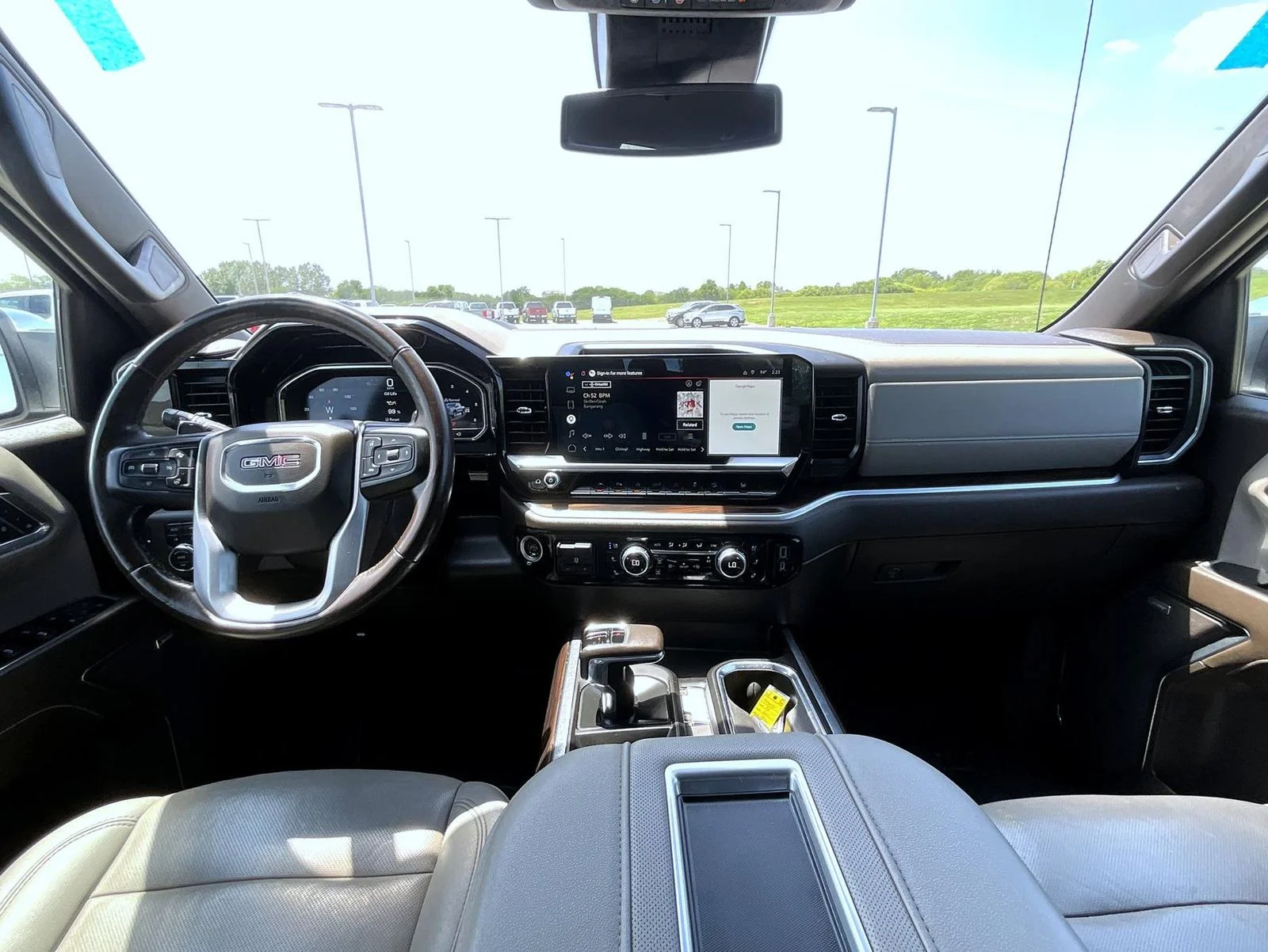 Used 2022 White GMC SLT image 13