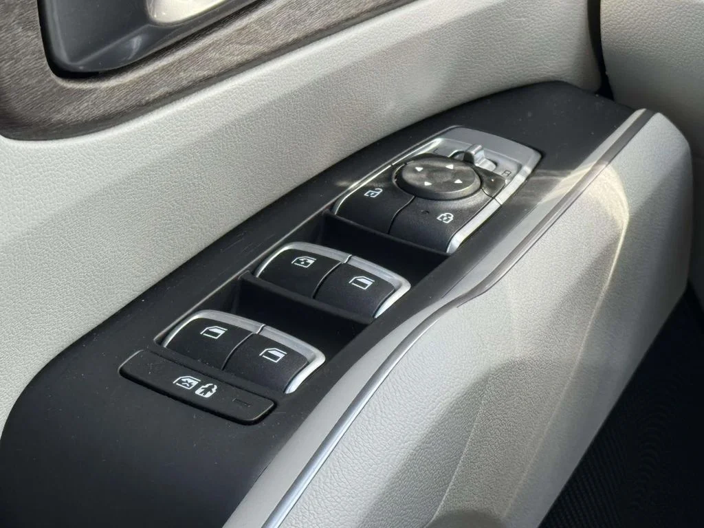 Used 2023 Silver Kia X-Line S image 27