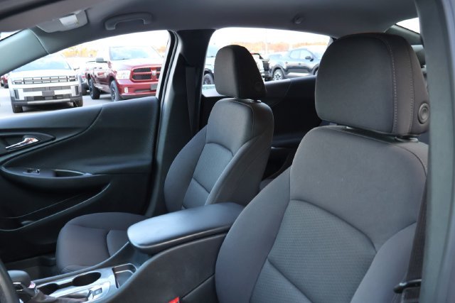 Used 2024 Red Chevrolet RS image 7