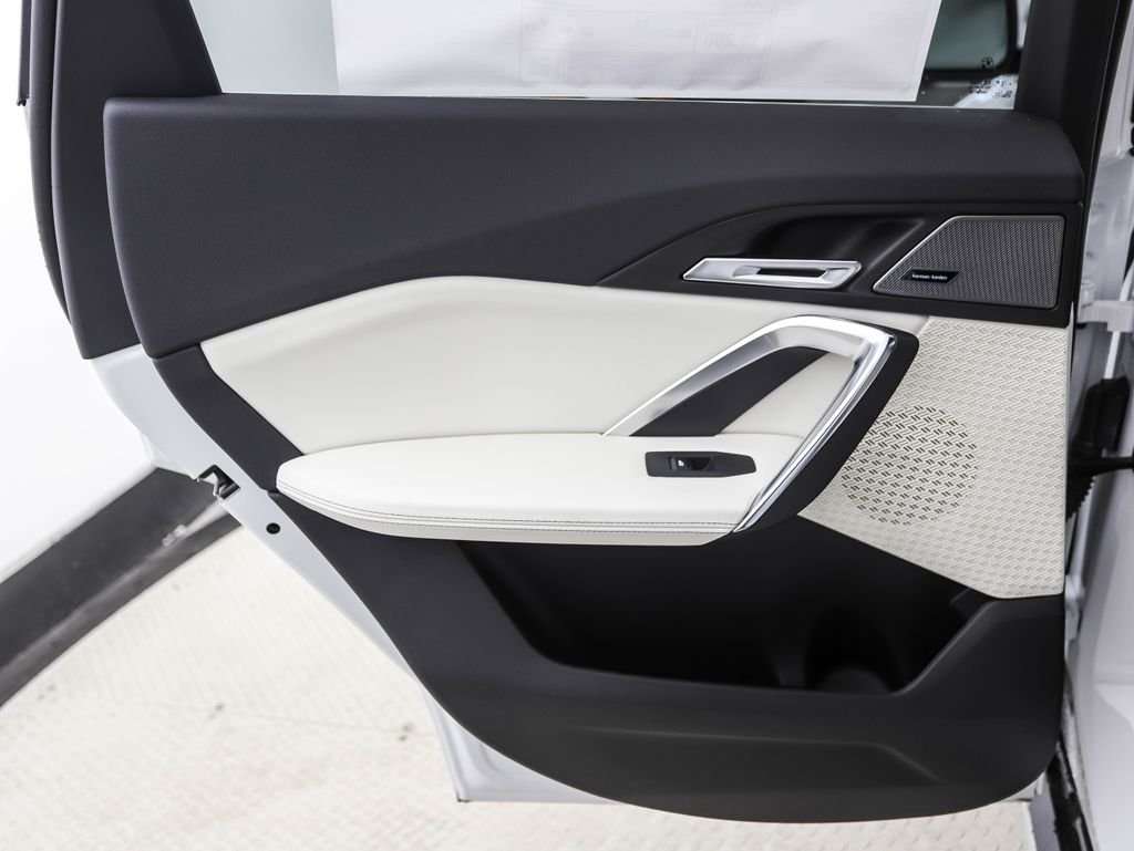 Used 2026 White Metallic BMW xDrive28i image 21