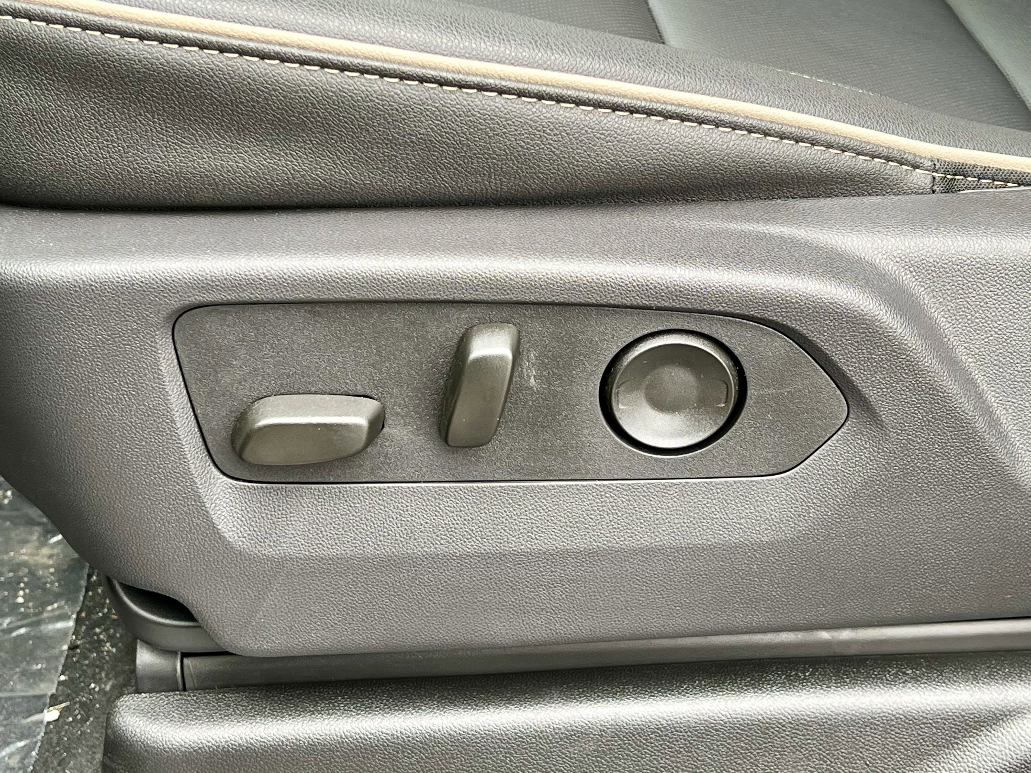 New 2026 Onyx Black GMC Elevation image 15