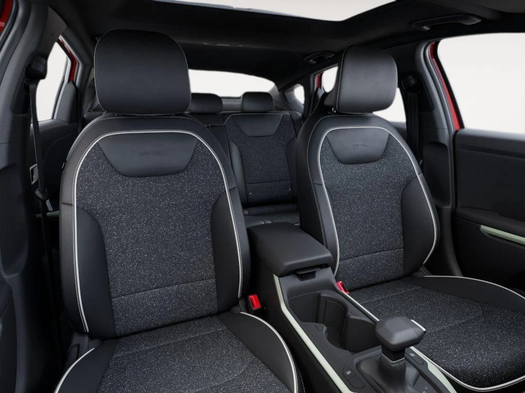 2025 Kia K4 GT-Line - Photo 15