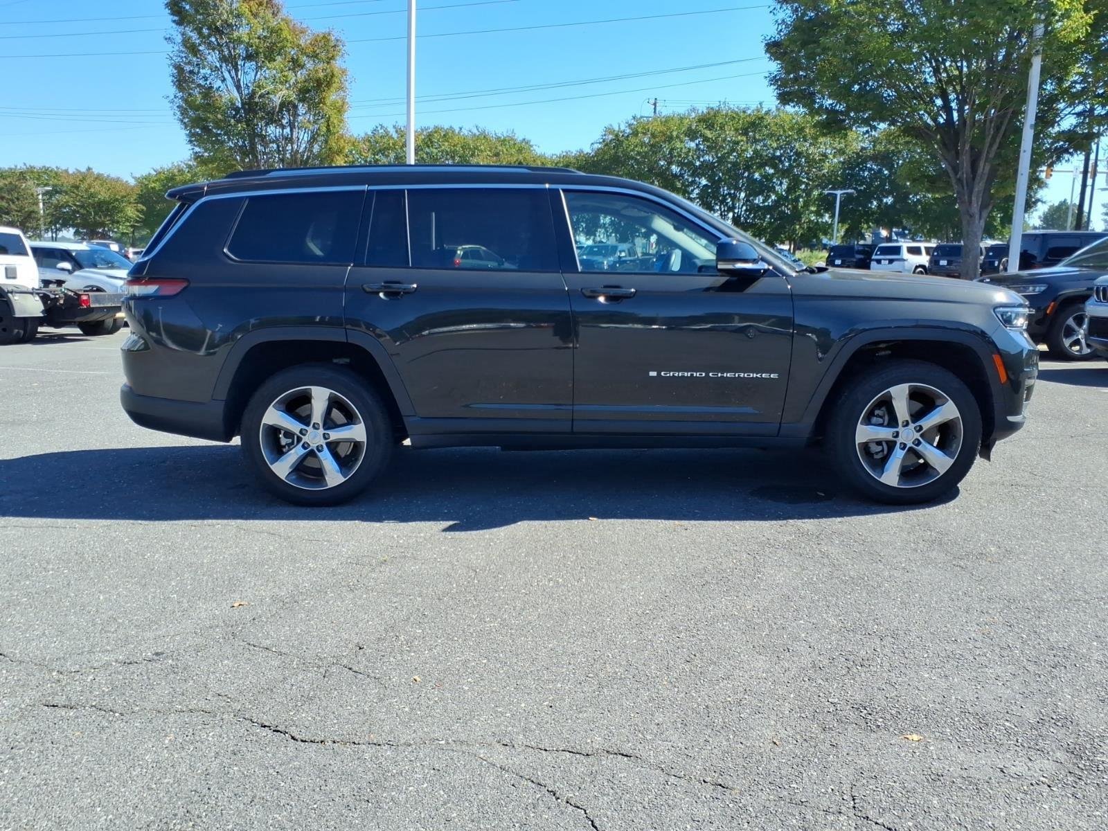 Used 2021 Rocky Mountain Pearlcoat Jeep Limited image 12