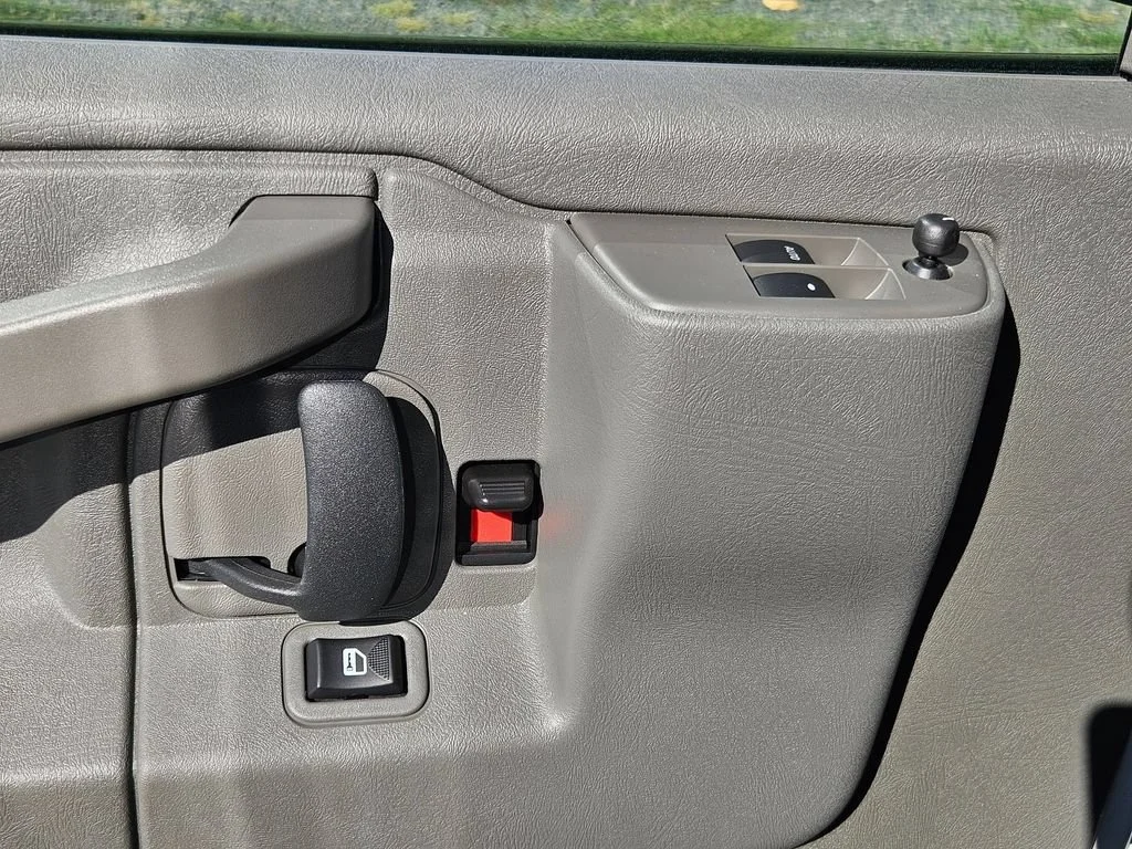 2025 Chevrolet Express Cargo Work Van - Photo 11