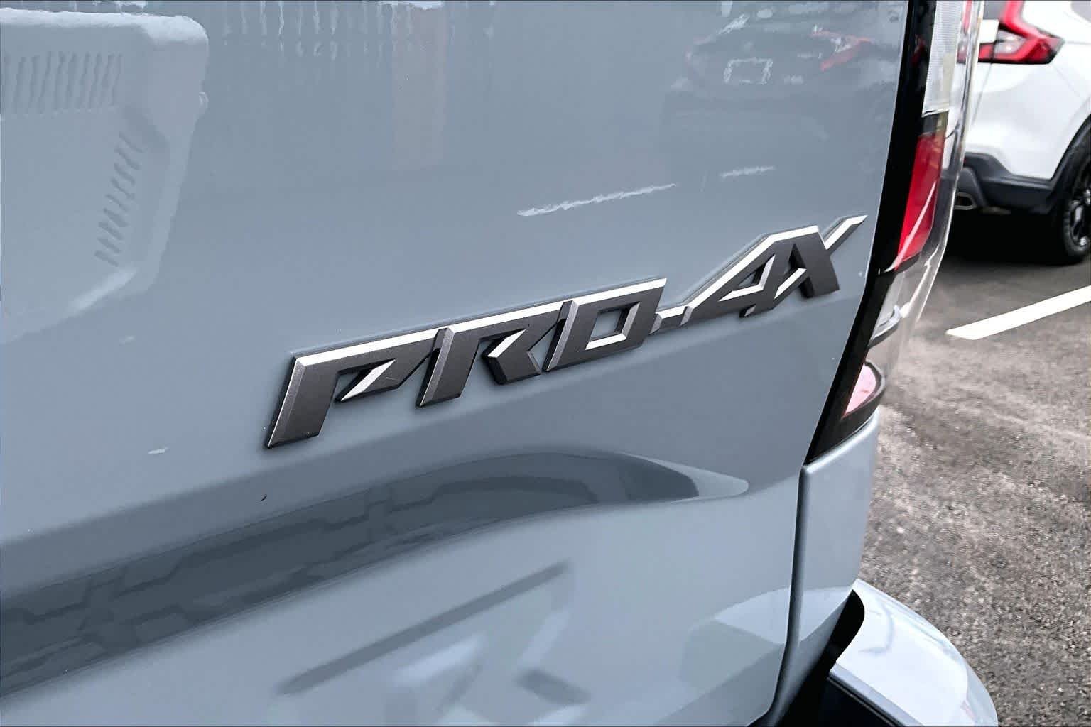 Used 2022 Boulder Grey Pearl Nissan PRO-4X image 10