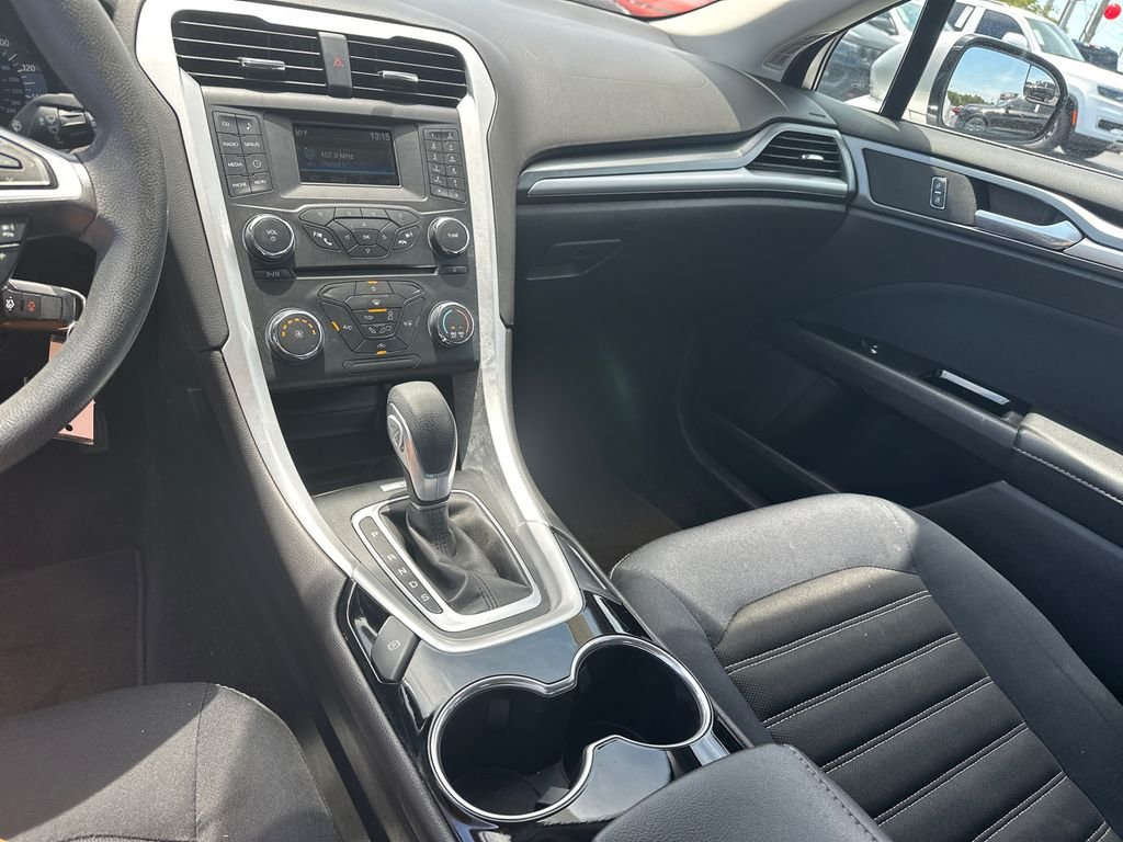 Used 2015 Ingot Silver Ford SE image 29