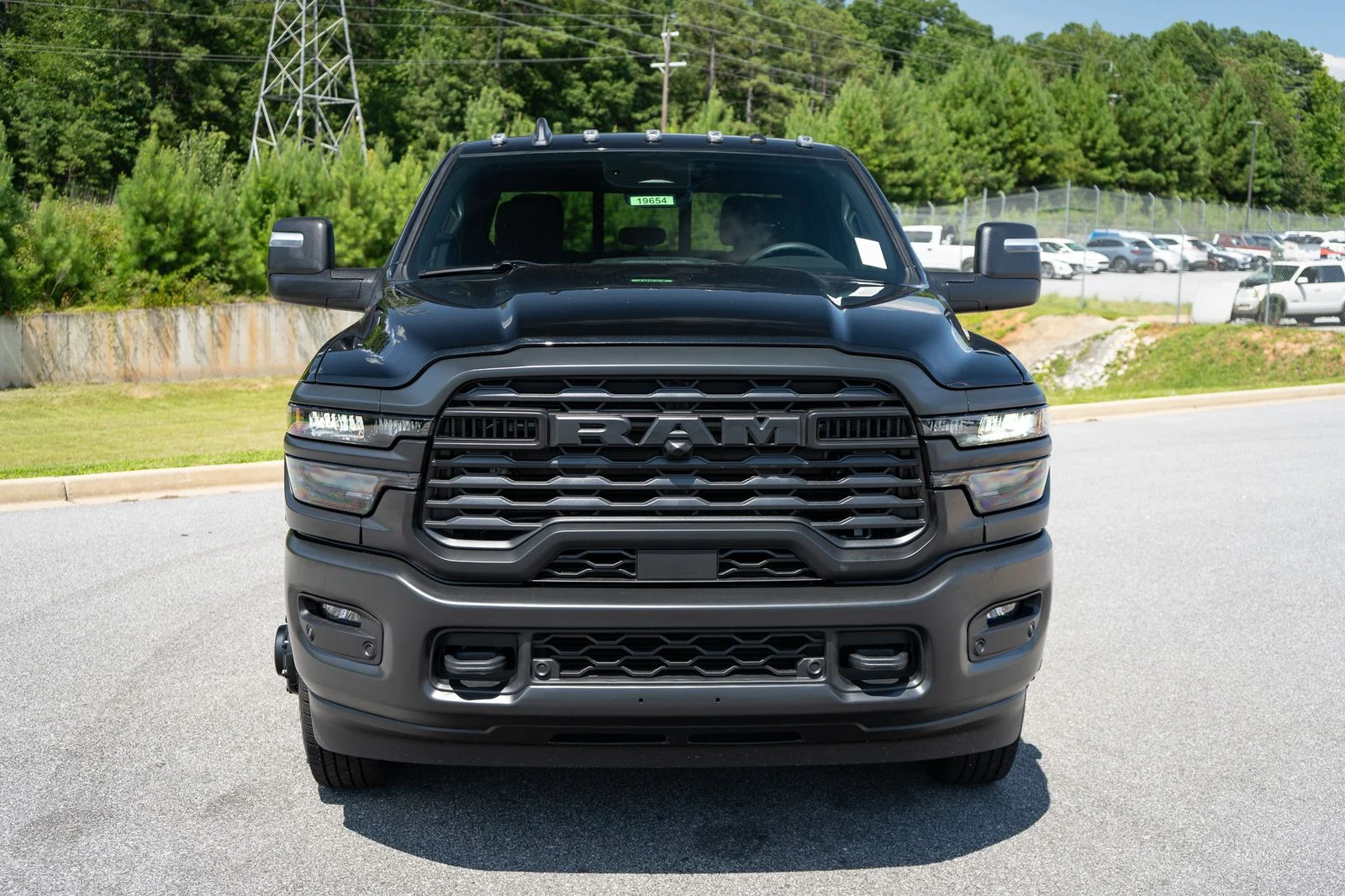 New 2026 Diamond Black Crystal Pearl-Coat Exterior Paint RAM Tradesman image 2
