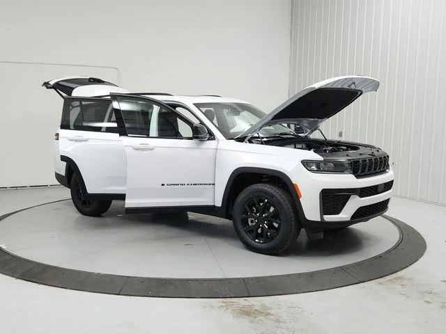 New 2026 Bright White Clear-Coat Exterior Paint Jeep Altitude image 9