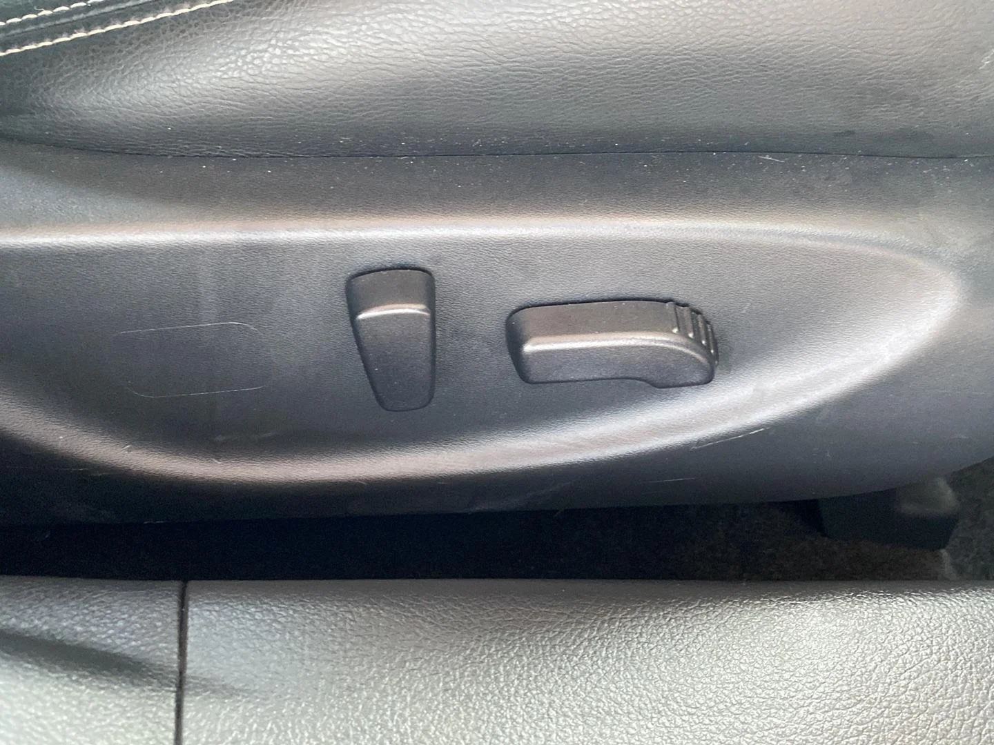 Used 2017 Gun Metallic Nissan SL image 19