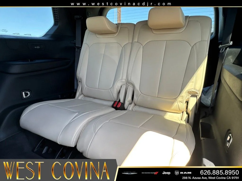 New 2026 Bright White Clear-Coat Exterior Paint Jeep Limited image 35