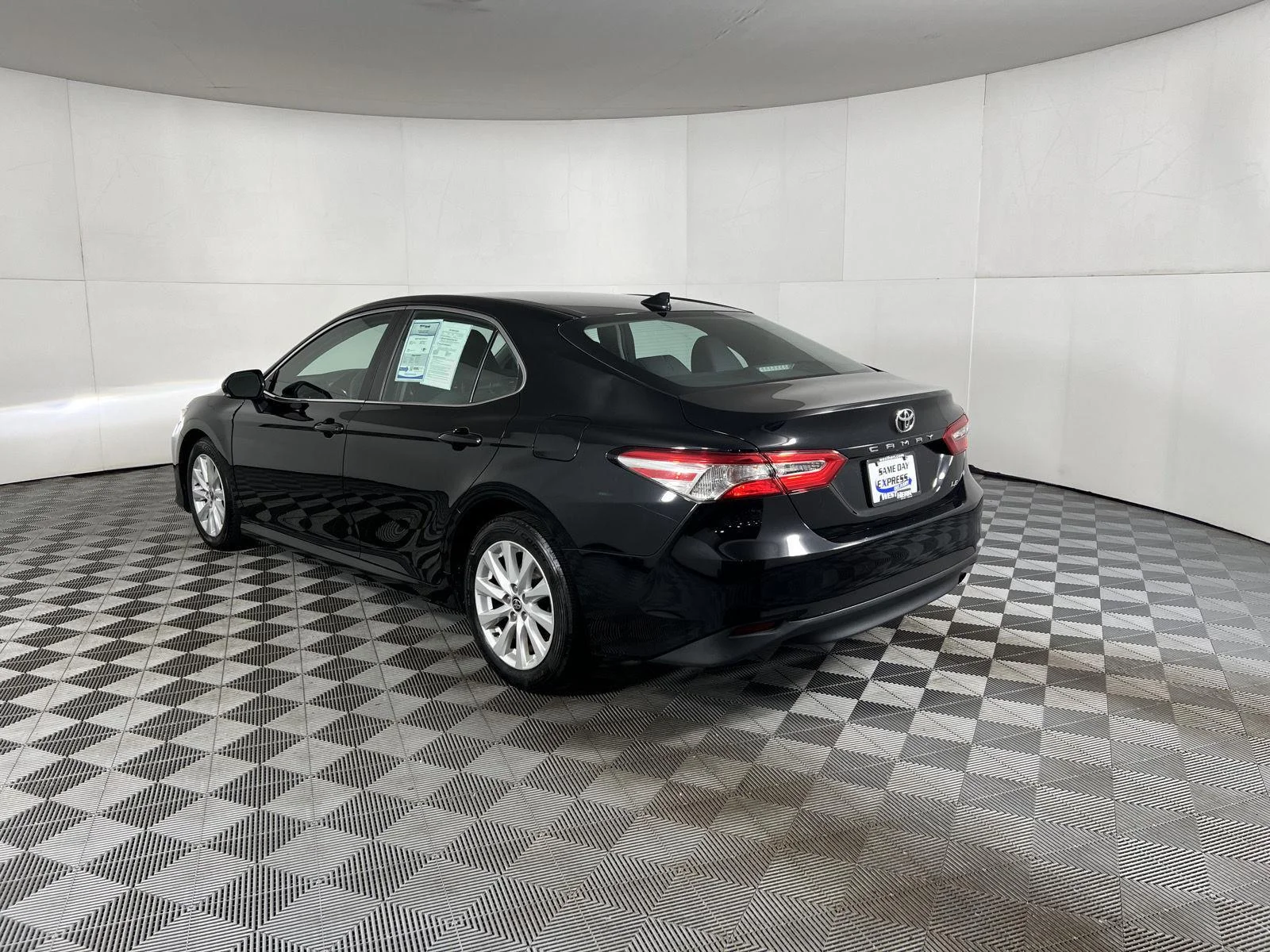 Used 2020 Bk Toyota LE image 13
