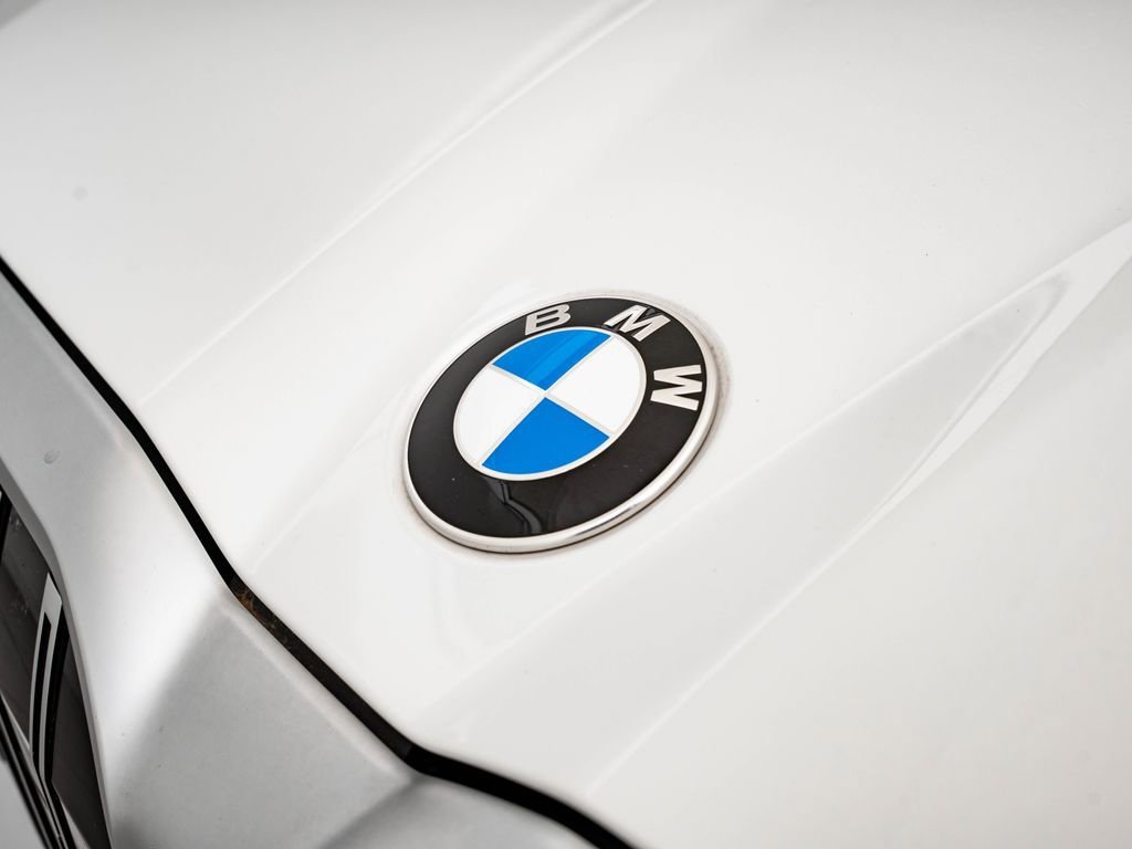 Used 2025 Mineral White Metallic BMW 530i xDrive image 3