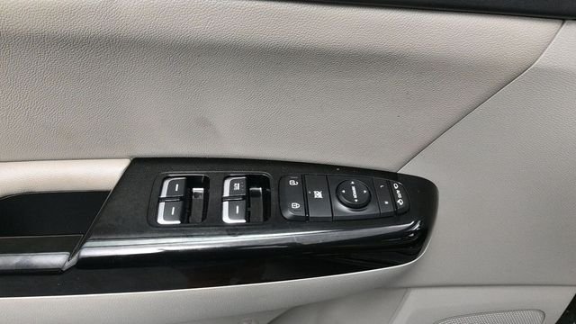 Used 2020 Red Kia EX image 14